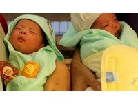 小林滅村失3兒生回雙胞胎　43歲勇母：夢見他們支撐著我