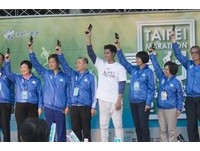 台北馬拉松開跑 陳偉殷現身鳴槍