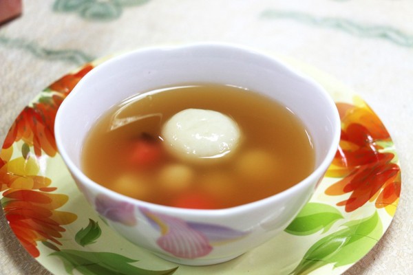 6颗汤圆=1碗饭? 包花生馅热量更惊人.要再加1