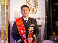 二度捐贈骨髓救人! 海軍巫展盟少校獲頒「八德獎」