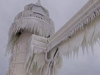 美國聖約瑟河燈塔被冰封宛如《冰雪奇緣》的冰宮城堡
