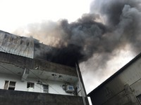 三重塑膠倉儲火警　鐵皮建築冒濃密黑煙