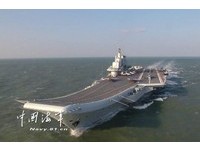遼寧艦首突破第一島鏈 20架殲-15隨行「打臉」港媒