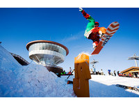 從1,345米山頂向下衝！韓國滑雪慶典初學者也能變高手