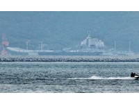 龐大身軀塞滿碼頭 遼寧艦滿載艦載機抵達三亞軍港
