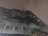 要妻兒先逃!退休醫師燒成焦屍 連水都變燙融掉遮雨棚