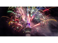 快訊／紐西蘭迎新年全球第一！　煙火照亮奧克蘭天空塔