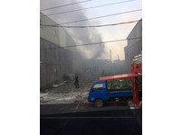 台電外包商倉庫爆炸起火　濃煙竄升遠在數公里可見