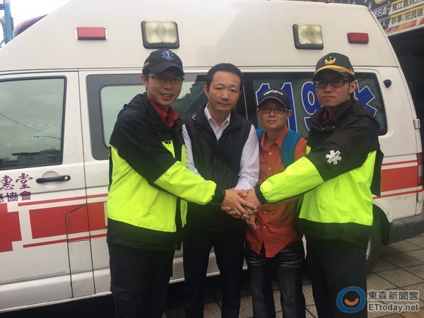 公车突发作晕倒癫痫驾驶座旁警消急v公车男乘股票视频网图片