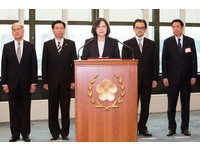 蔡英文在天空關心年金  航程幾乎沒什麼休息