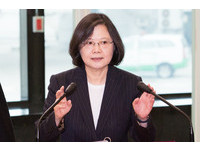 圖／蔡英文出訪圖騰設計  專輯封面設計大師蕭青陽操刀