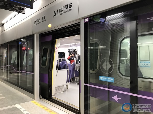 桃园机场捷运.(图/记者赖文萱摄)