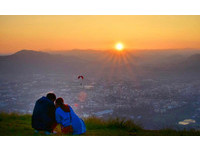 埔里虎頭山夕陽夜景像幅畫！還有超刺激的飛行傘酷體驗