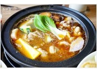 台中文青風石頭火鍋店　香濃「啤酒麻油雞」超下飯！