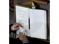 圖/蔡英文瓜國國會留言簿留字 翻頁...遇見馬英九