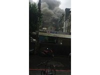 快訊／新莊3層樓鐵皮工廠起火 火勢猛烈釀1死