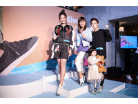 安心亞穿輕織鞋討抱抱　「那對夫妻」女兒妮妮不賞臉