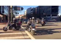 影/蔡英文訪推特舊金山總部 美方高規格60輛重機開道