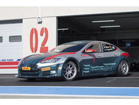 2秒加速破百！特斯拉化身純種競技賽車