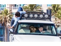 早打算玩壞「杜拜王子超跑」　成龍：撞爛10輛車很正常