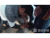 愛滋病患行竊被捕　當場「咬破舌頭」朝警察吐血