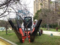 新竹公園櫻花移植　有請全台首座「自動移樹機」