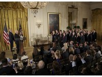 白宮團隊正式宣誓就職　川普大膽預測「未來將執政8年」