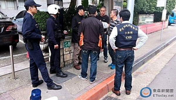 下课的安全,台北市警察局少年队,辖区分局特别派出员警在校园周边巡逻