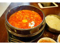 小菜、飲料、白飯無限量供應！桃園吃得到正宗韓式豆腐煲