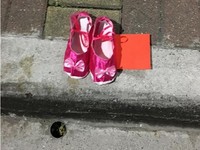 路邊出現紅包還附一雙桃紅鞋　他差點撿了娶「冥妻」