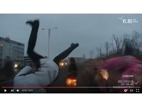 豐田SUV「保齡球」？　俄三寶開車滑手機撞飛一群人