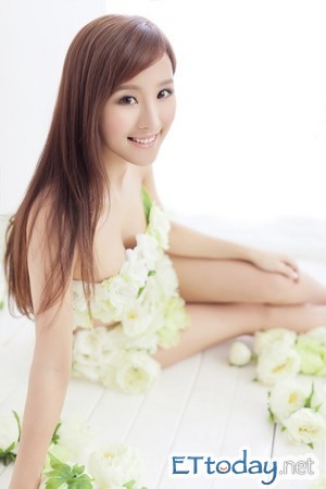 陈静靠《低俗喜剧》登大人!23岁发红包慰爹娘