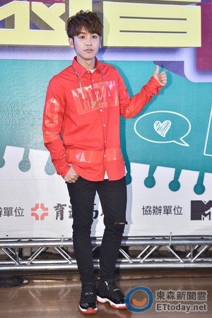 鼓鼓「大便放冰块」吃便斗作文!家乡大v冰块超的秋天高中作文教室高中600字图片