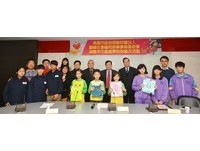 慶福基金會捐4105件保暖衣　給桃園新屋等9區43校學生