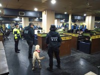 捍衛228連假安全　新莊警「閉鎖式」臨檢人犬共搜
