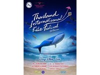 泰國「國際風箏節」開幕　「鯨豚風箏」把天空當成海洋！