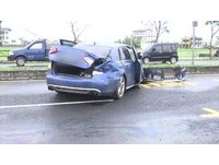3百萬「奧迪S4」對撞CR-V！車頭毀滅變形　休旅車下巴掉