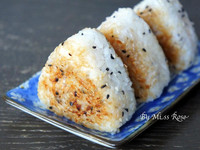 日式野餐風格料理　煎／烤鮭魚飯糰