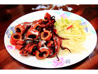 羅東夜市旁的在地美食　飄香40年的紅糟魷魚、香菇肉粽