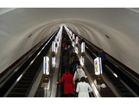烏克蘭110公尺全球最深地鐵站　搭5分鐘手扶梯才能到月台