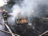 快訊／小客車國道3號起火　全面燃燒「車體全毀了」！