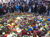 瑞典上千人聚集恐攻地點默哀　嫌犯自稱「受IS命令」
