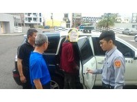 詐欺通緝犯想當計程車司機　自投羅網當場被逮