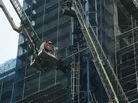 台中工地「塔吊」9樓墜落撞地　1工人摔死