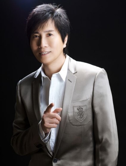 合唱《外婆的澎湖湾》!王伟忠在华星2总决赛悼