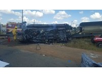 南非校車、卡車對撞引大火　20孩童燒成焦屍