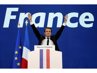 法國「政壇男神」馬克宏24歲忘年戀　未來總統是阿公