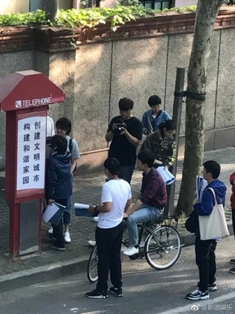 鄭爽請粉絲喝星巴剋！　片場「護粉暖舉」曝光被贊爆