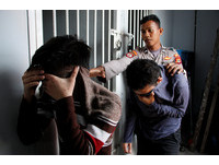 臥底警突擊男同志派對　印尼大規模逮捕141人