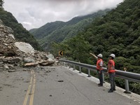 中橫文山路段落石坍方　天祥至西寶交通阻斷